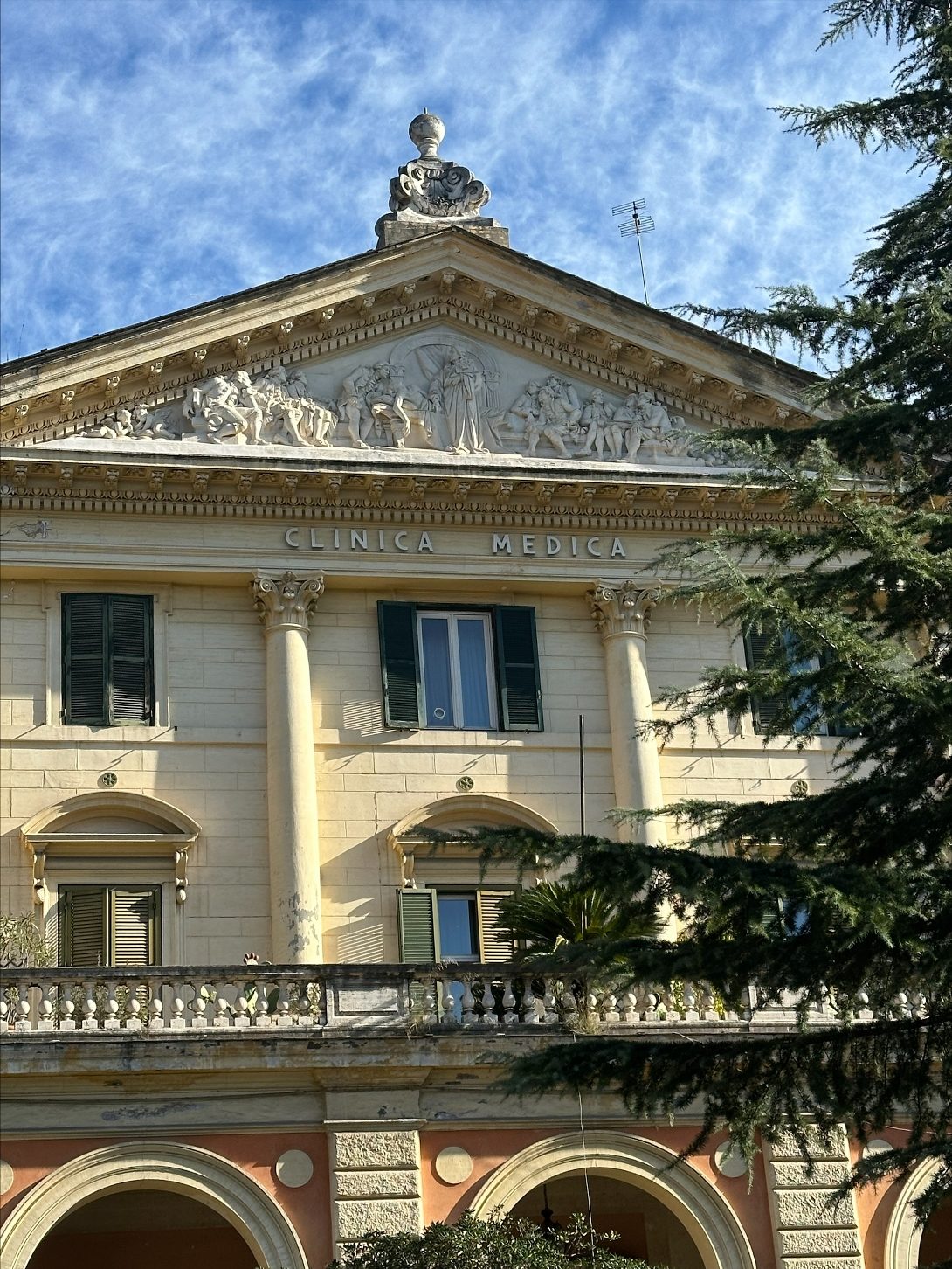 Giovanni Battista Morgagni's bas-relief, Policlinico Umberto I, Rome (by Virginia Ciavaroli) - 01.jpeg